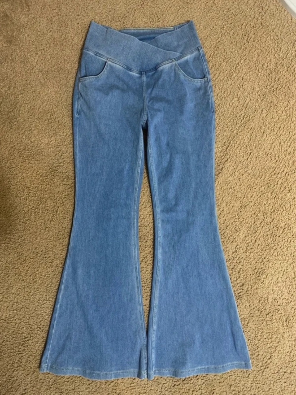 Halara Flex High-Waisted Crossover Pocket Flared Casual Jean Leggings